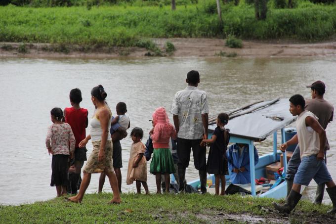 Población afectada por la onda tropical de la RAAN esperando a la ayuda de Save the Children