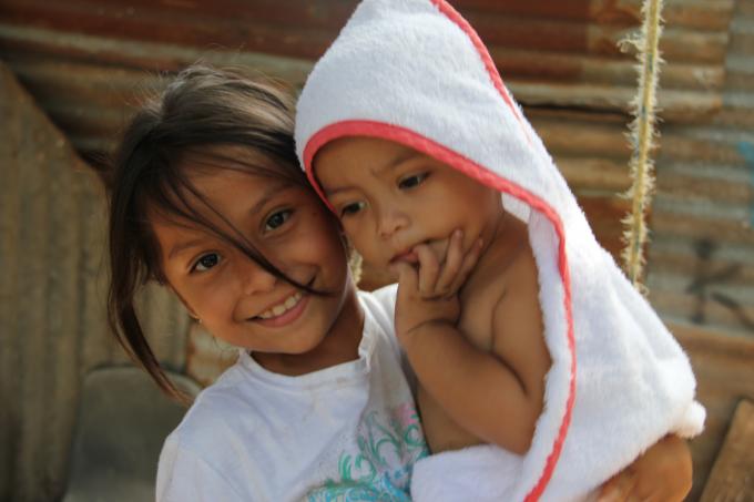 Dos niñas beneficiadas por el proyecto, Estelí, 02.12.2014