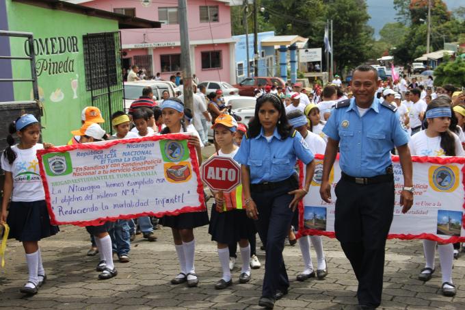 Niñas y niños durante la Caminata por la Supervivencia, La Dalia, 15.10.2014