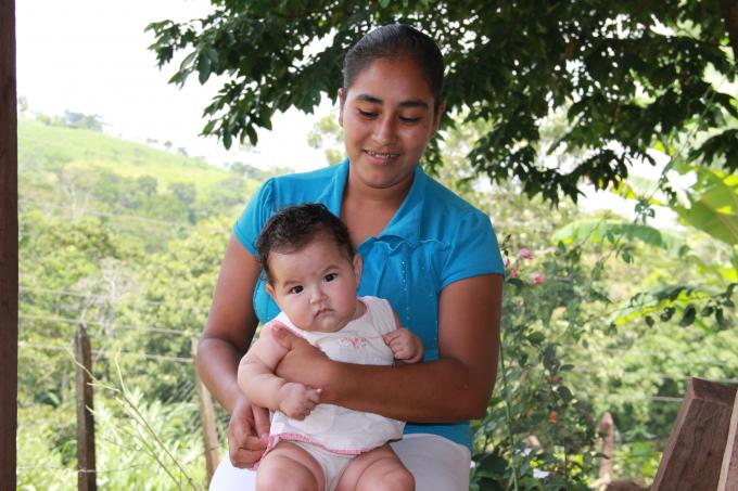  Marlen, a beneficiary of the project and her baby, Fran Tijerino II.