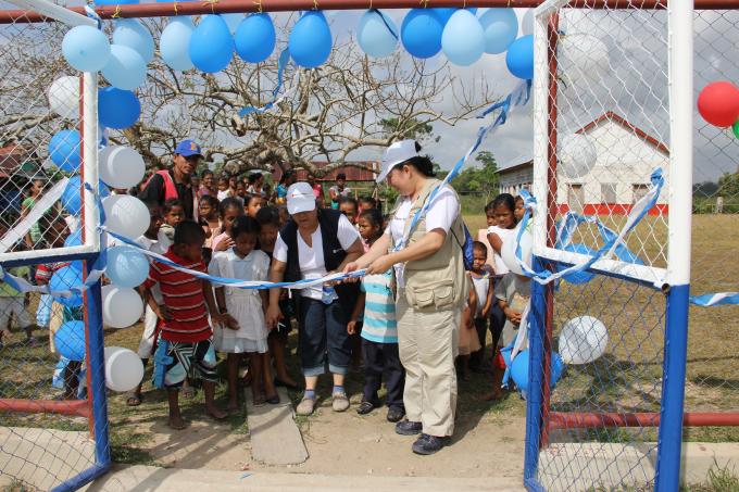 During the inauguration of the school in Auka Mango. 26.03.2014. By Andrea Núñez-Flores