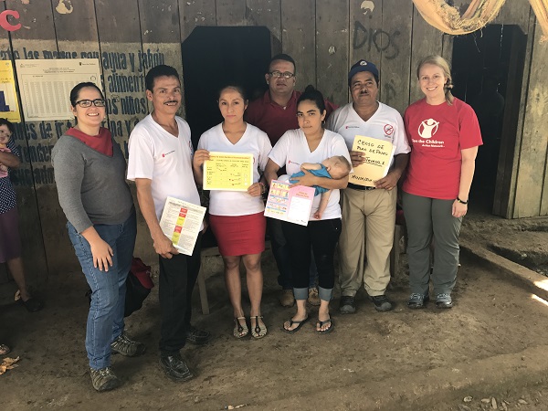 Allie Wright, on the right of the image, along with community health workers and Save the Children Staff in El Cuá.
